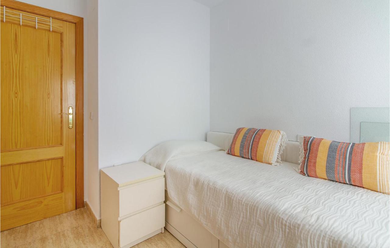 4 Bedroom Cozy Home In Pilar De La Horadada Exteriör bild