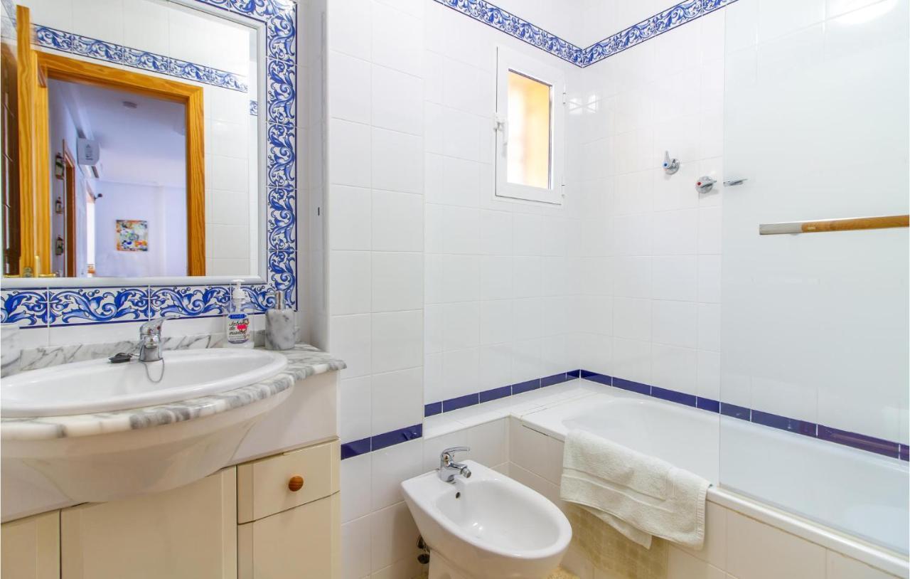 4 Bedroom Cozy Home In Pilar De La Horadada Exteriör bild