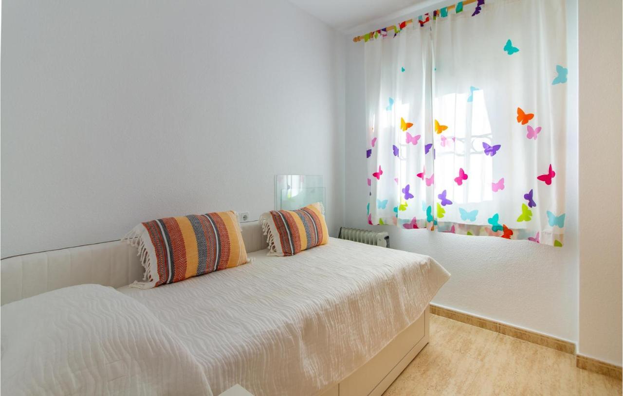4 Bedroom Cozy Home In Pilar De La Horadada Exteriör bild
